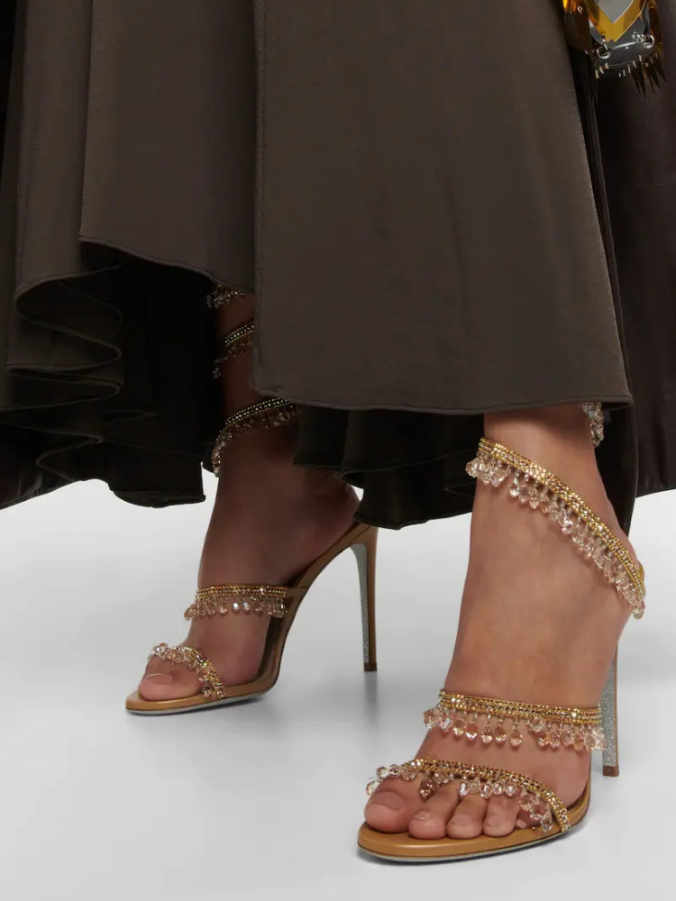 Women Fashion Ideas - รองเท้าแตะผู้หญิงแบบใหม่ประดับเพชรน้ำ รุ่นปี 2026 แฟชั่นพู่ห้อยประดับคริสตัล รองเท้าเซ็กซี่สำหรับงานเลี้ยง งานปาร์ตี้