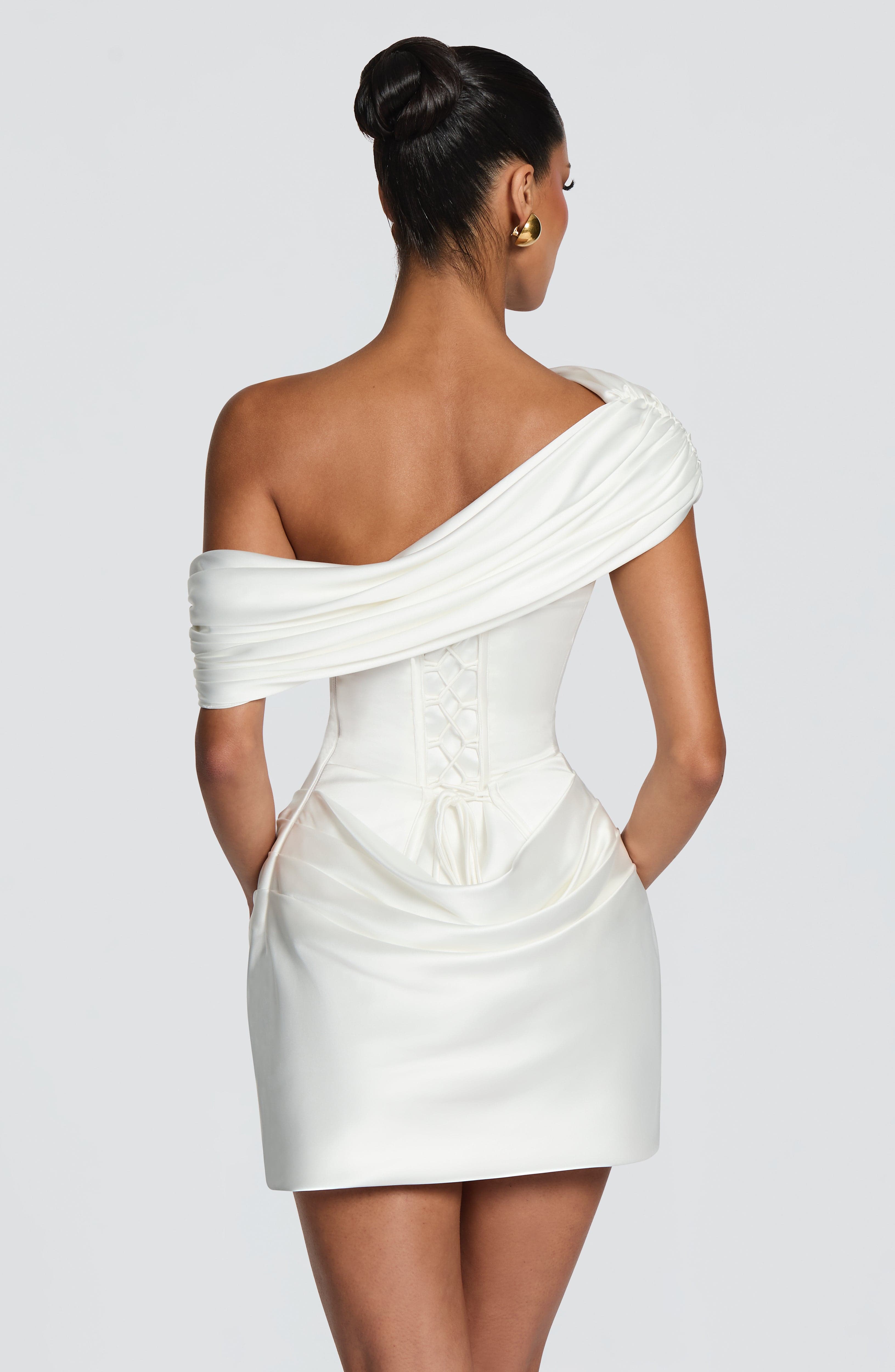 2 สไตล์ ชุดมินิเดรสผ้าซาตินสีข - Ruched Dress Mini บทวิจารณ์และราคา