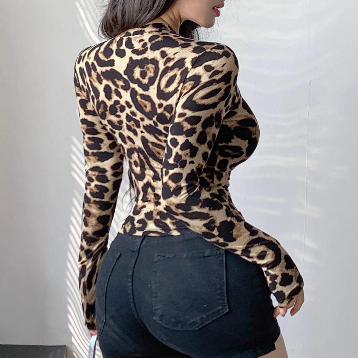 เสื้อแจ็คเก็ตครอปแขนยาวพิมพ์ลา - Women Top Fashion บทวิจารณ์และราคา